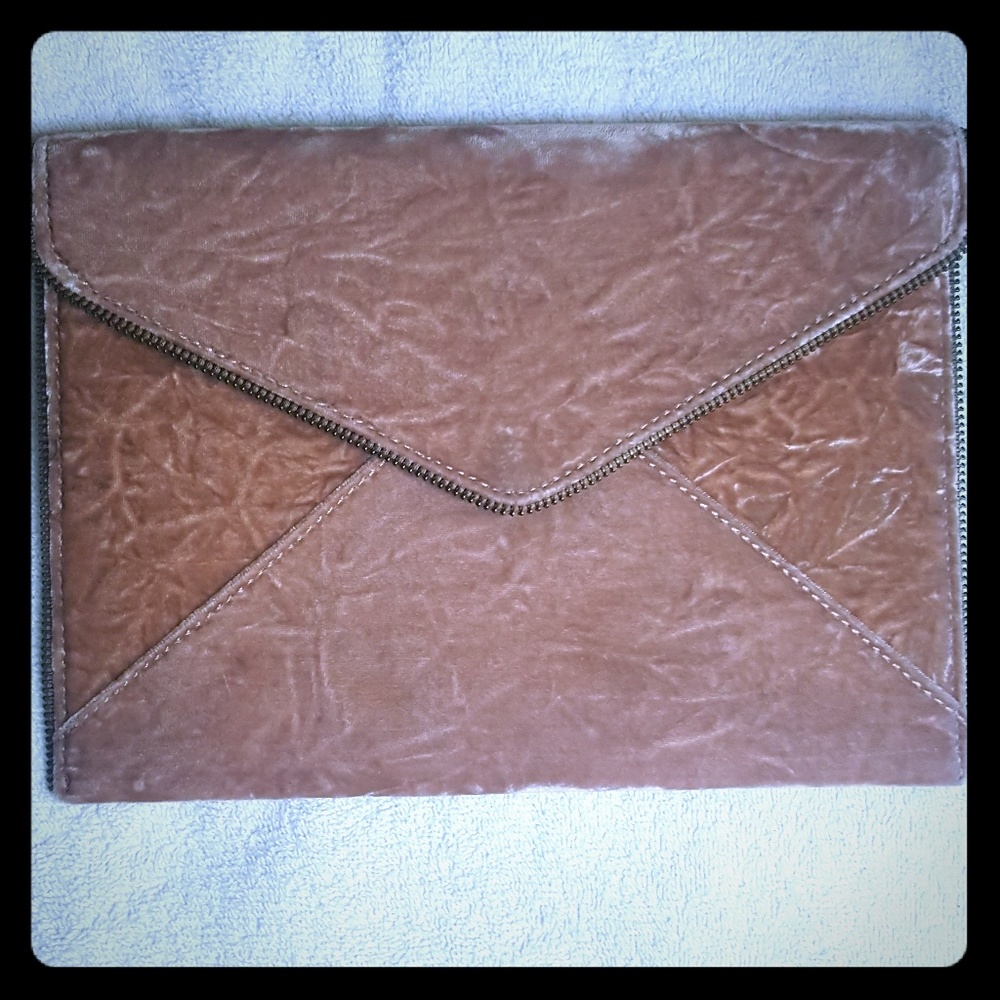 Rebecca Minkoff Leo Envelope Clutch in Berry Smoothie Velvet